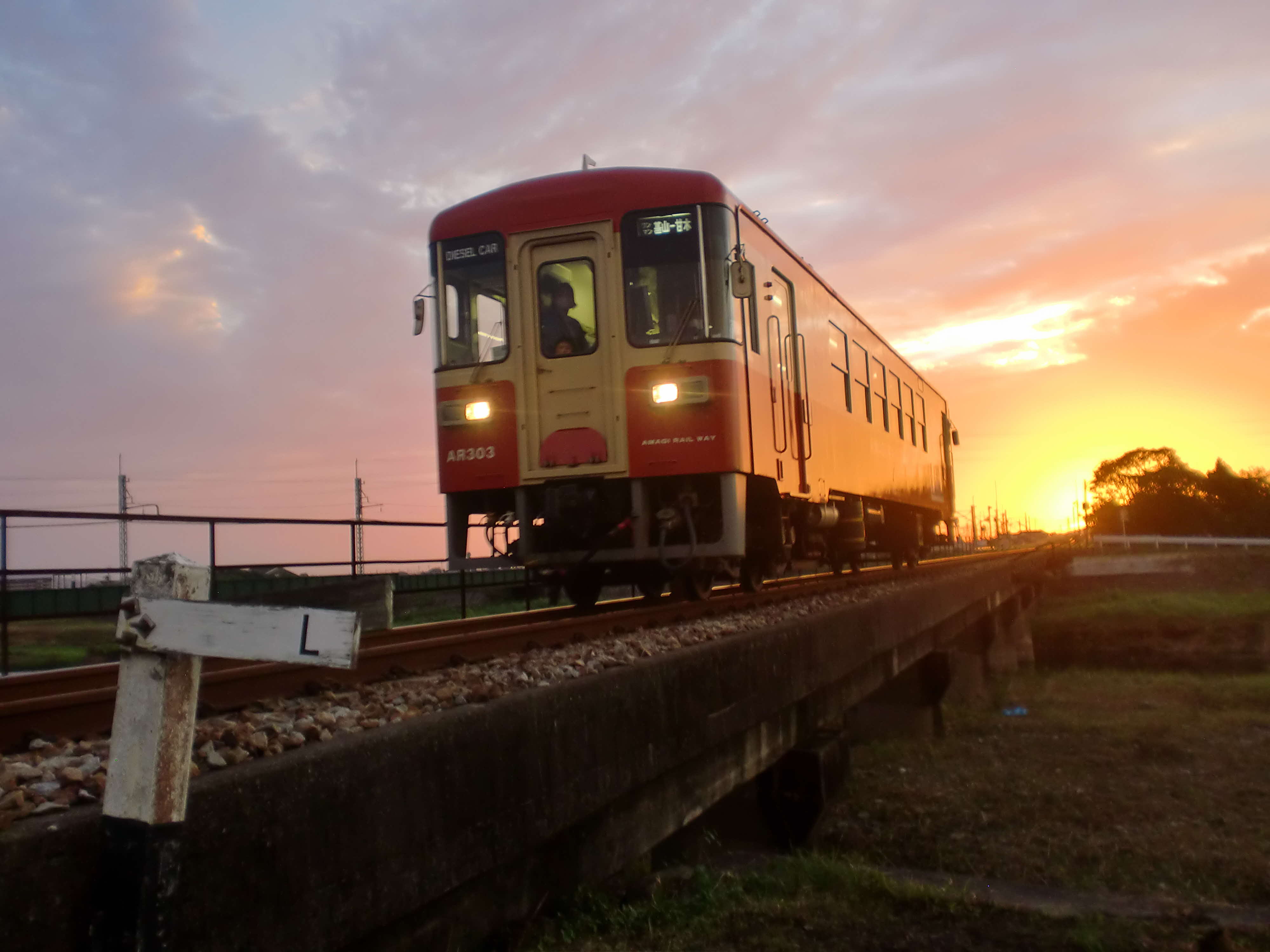 夕日とAR303の画像