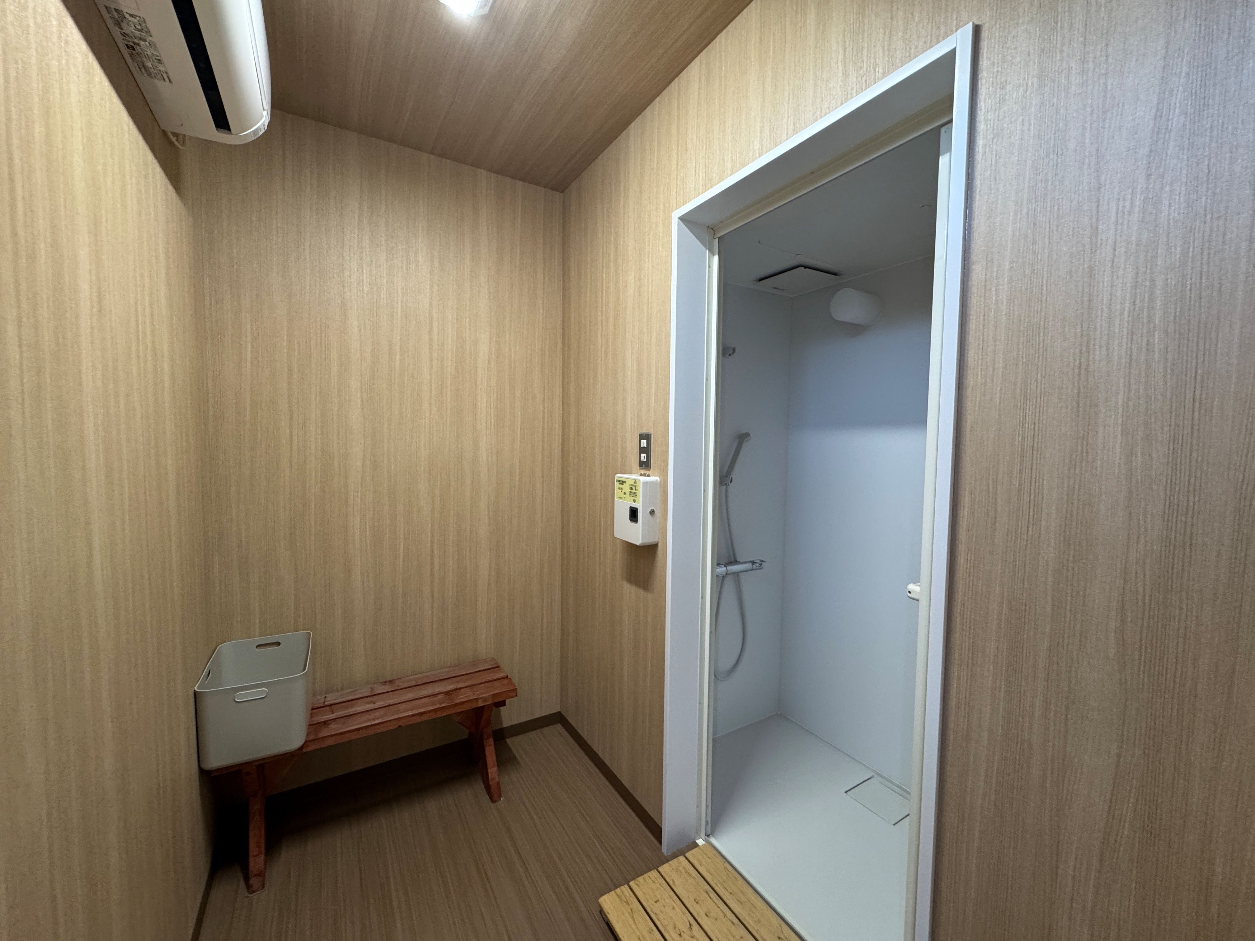 温水シャワー室２