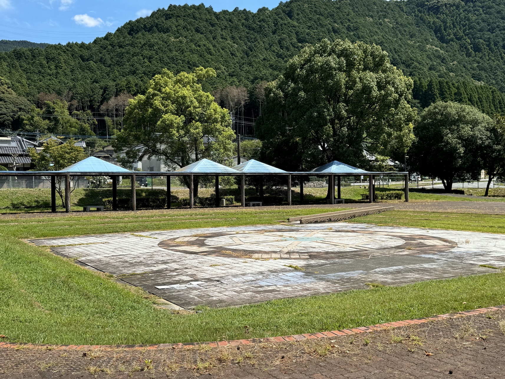 交流広場の画像