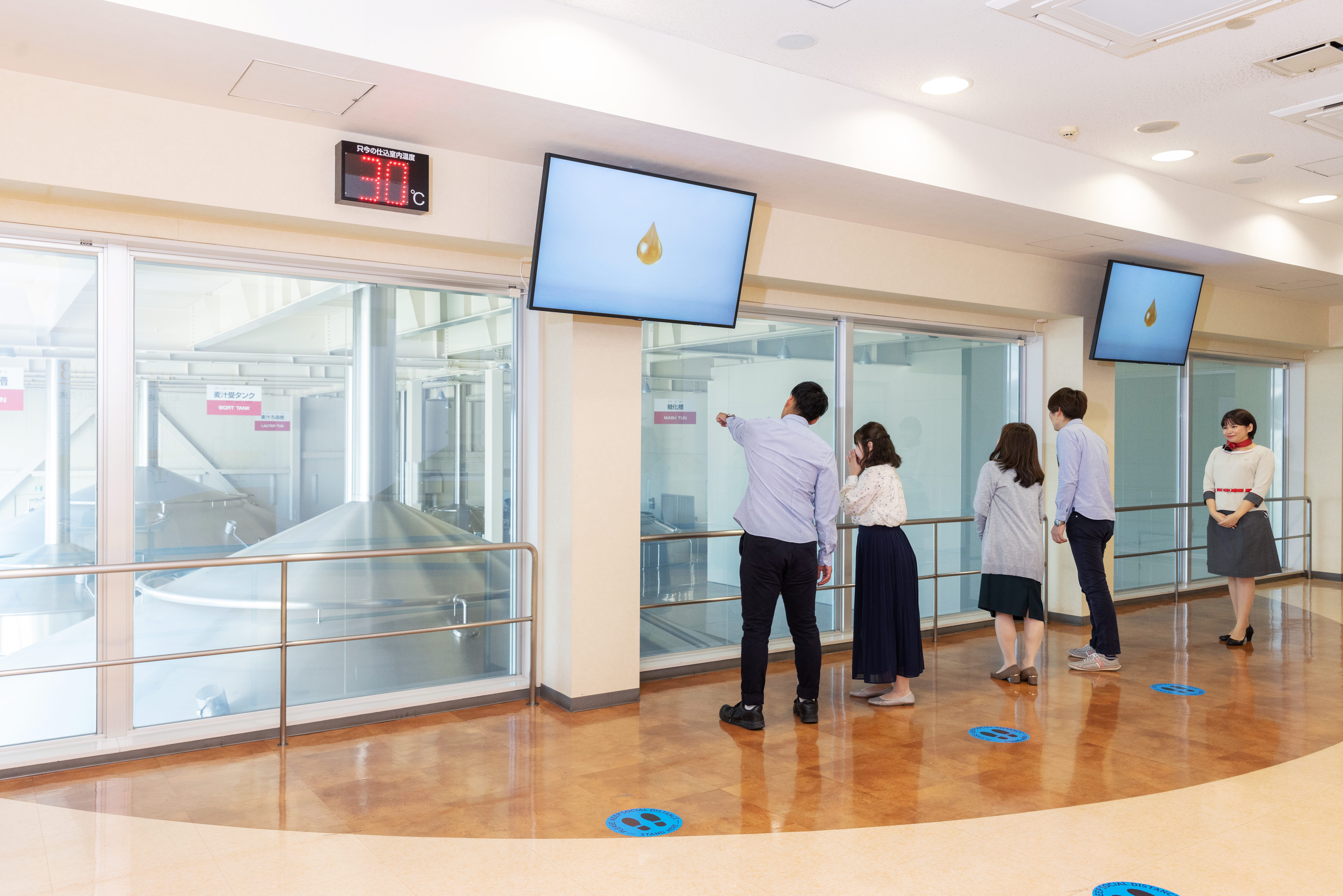 工場見学の様子の画像