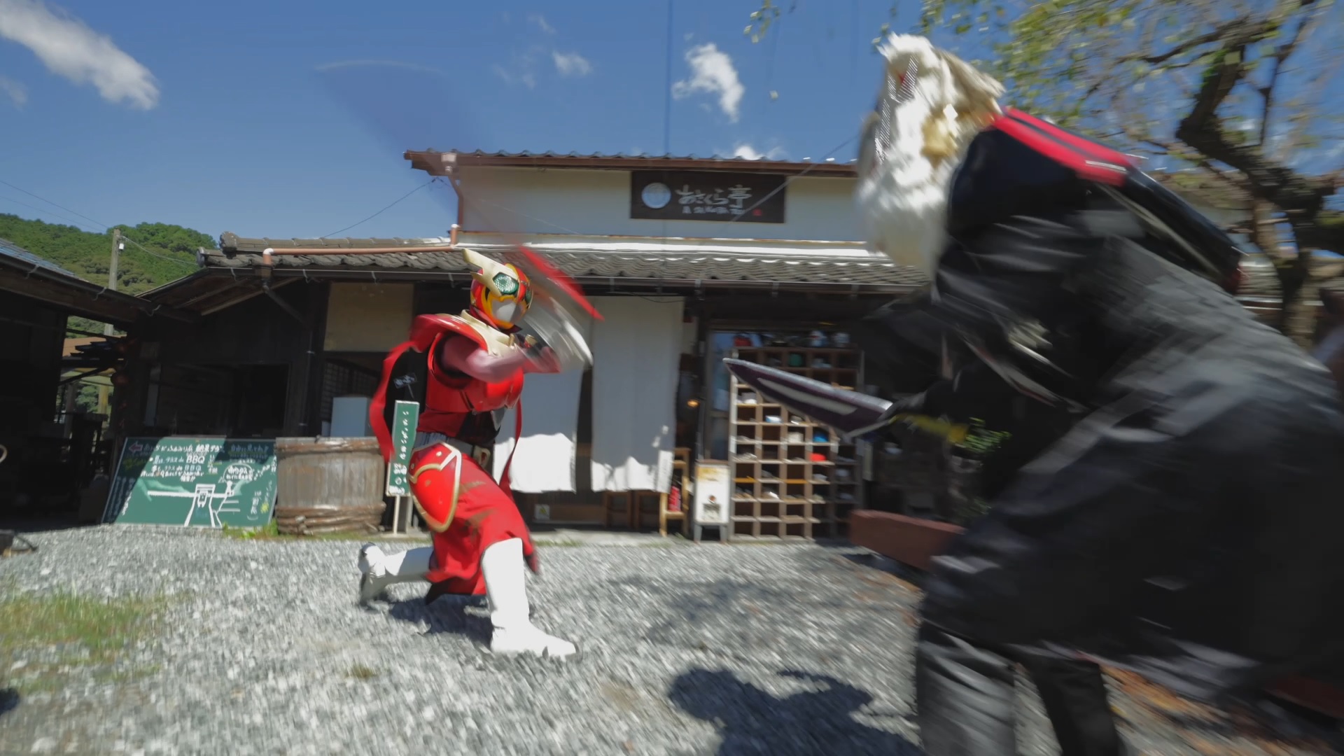 本格的な戦闘シーン一例：あさくらだふぁみりあでセカラビットと激しい戦闘を繰り広げるフクオカリバーの画像