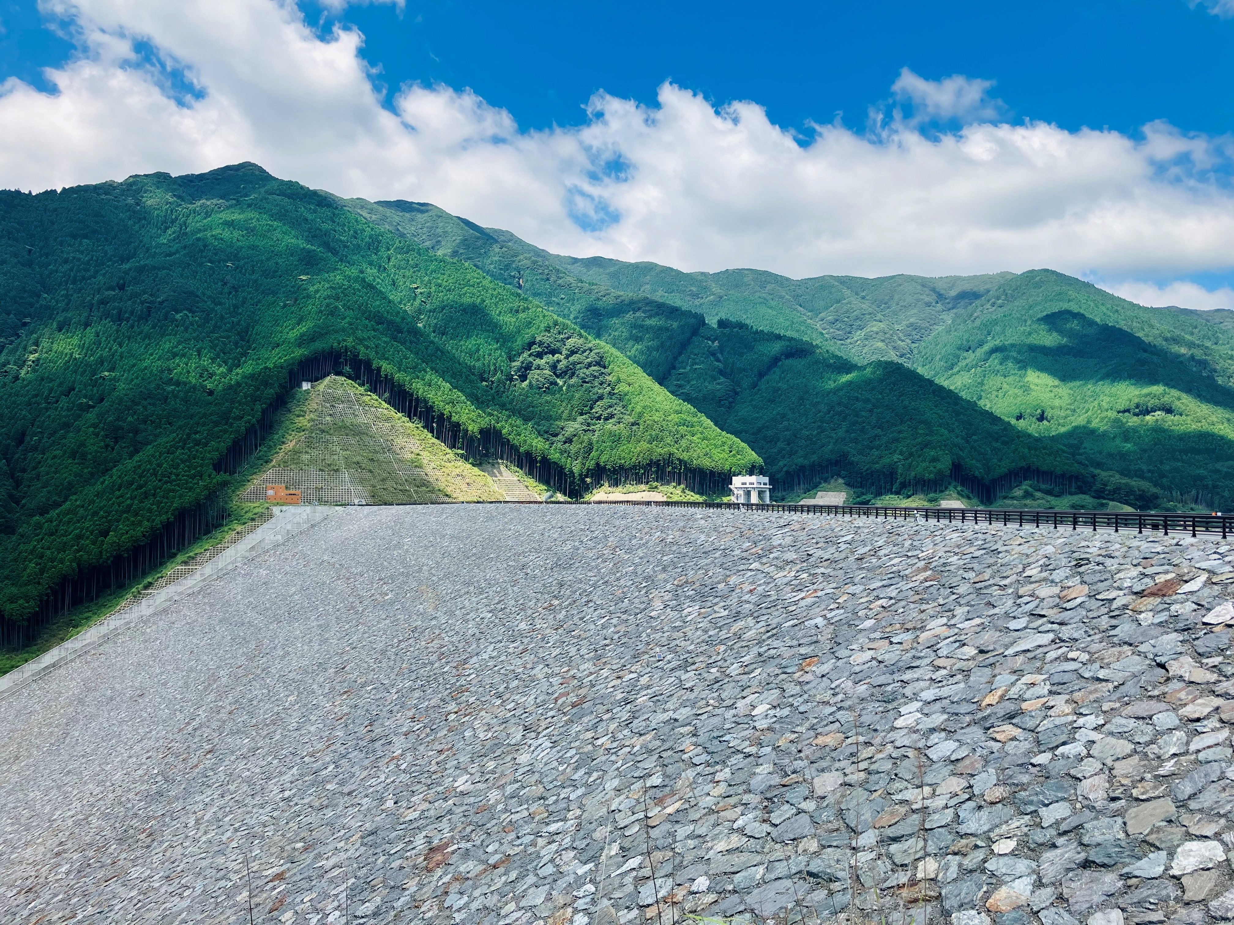ダム堤体の画像