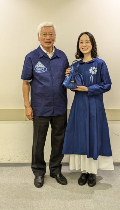 令和6年10月5日【福岡県民芸術文化祭2024オープニングフェス 親善大使 朝倉あき氏（甘木絞り着用）】の画像