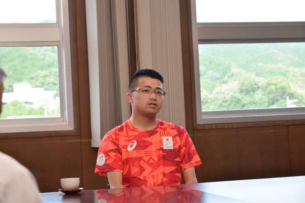 令和6年7月17日【パリパラリンピック車いすラグビー日本代表 草場龍治氏 表敬訪問】の画像2