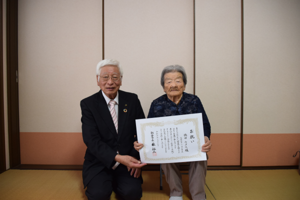 令和6年9月13日【敬老の日記念品贈呈】の画像2