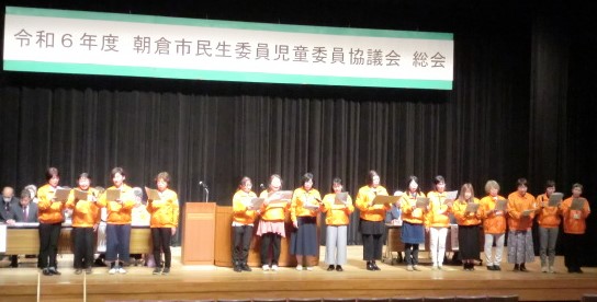 主任児童委員による合唱の画像