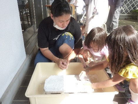 勾玉づくりの画像