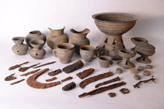 初期須恵器と鉄器(池の上・古寺墳墓群出土)の画像