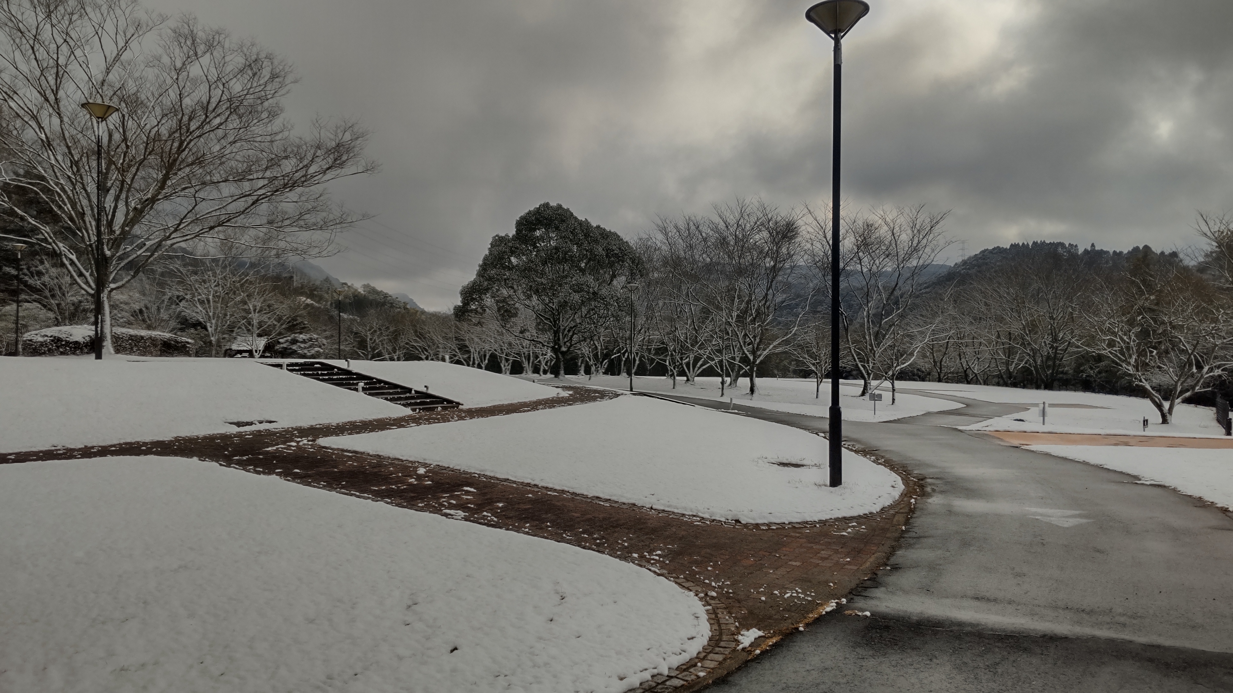 雪が積もったキャンプ場の様子