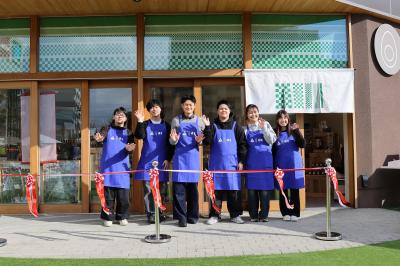 朝倉SAの店舗運営等を担う九州産業大学の学生たち