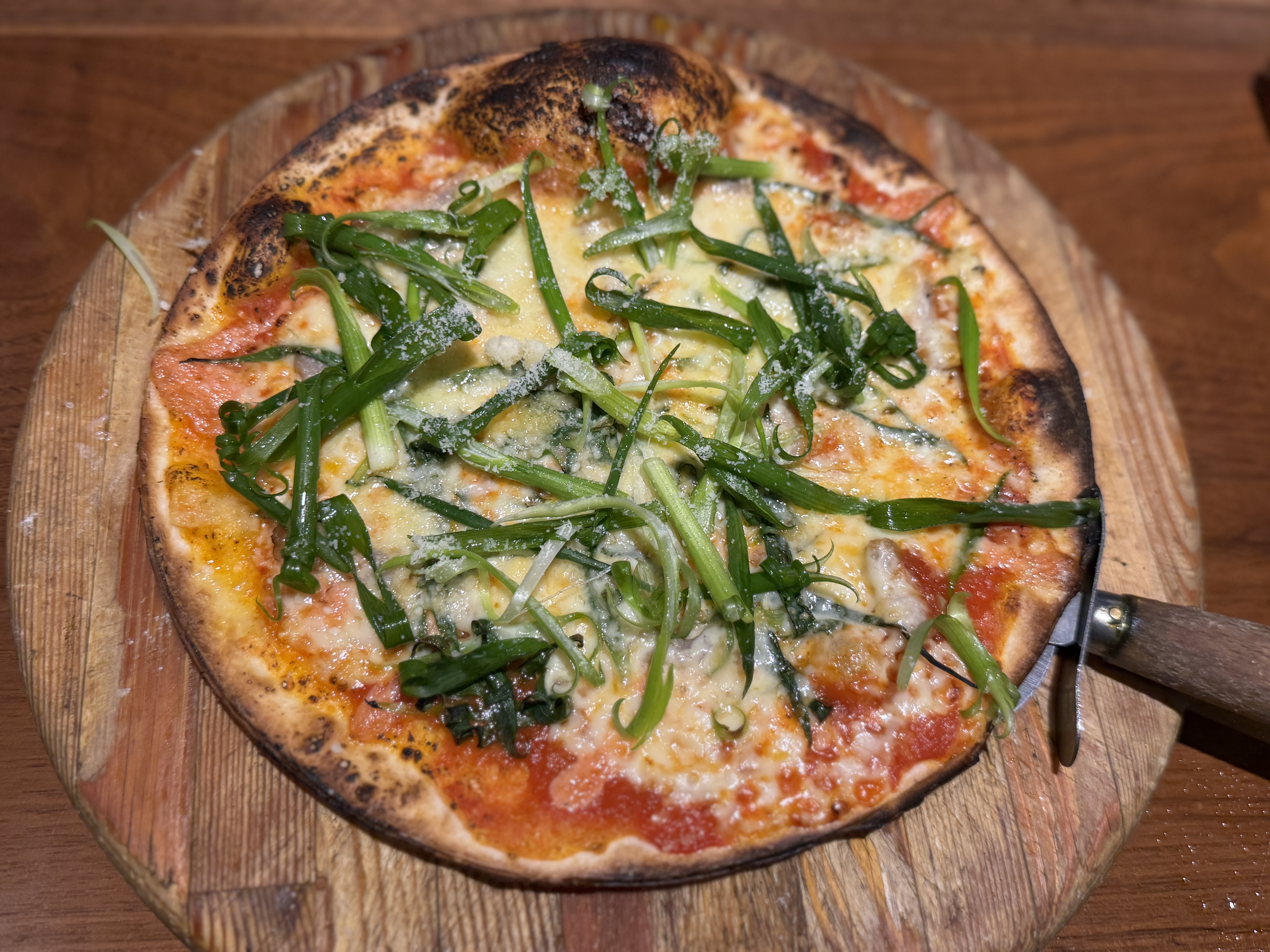 朝倉で作られた博多万能ねぎピザ