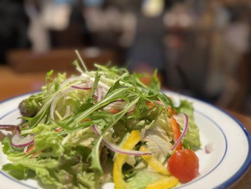 朝倉産の野菜を使ったグリーンサラダ