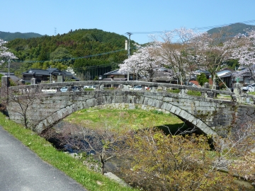 石造秋月の目鏡橋の外観