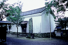 須賀神社の社倉 附 由緒碑