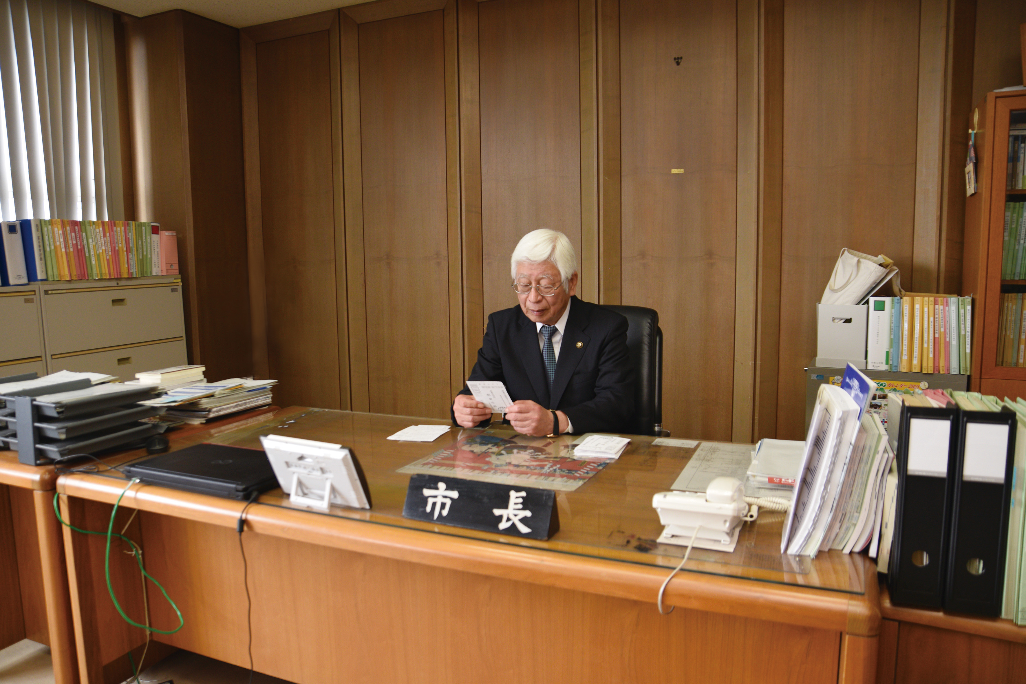 今回届いた「市長へのはがき」を読む林市長